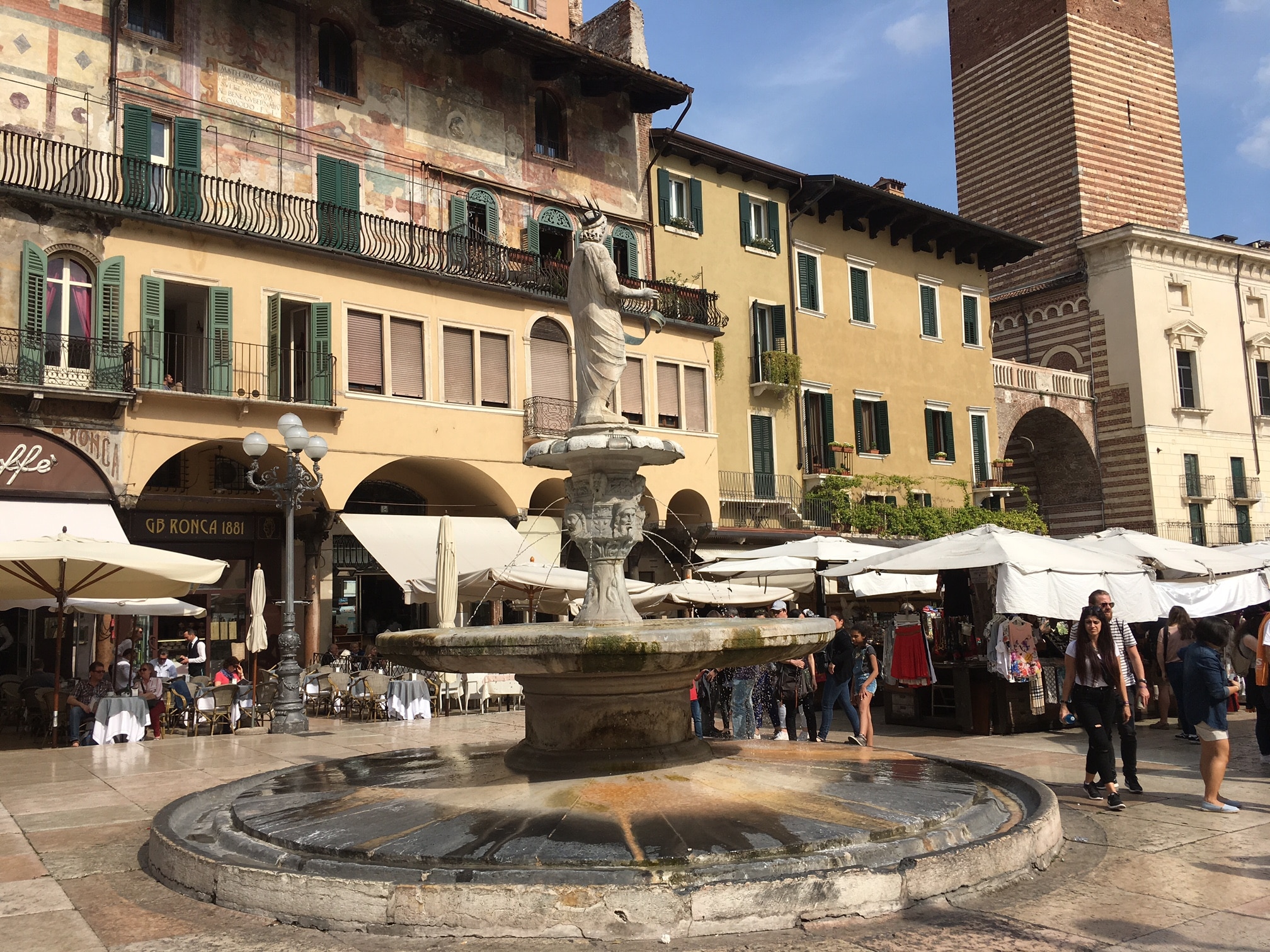 Verona - Piazza Erbe - daily fruit and vegetable market