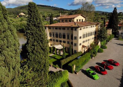 Four beauties in a row - Ferrari, Porsche, Lamborghini - Villa La Massa, Firenze, Toscana - www.grand-tourist.com